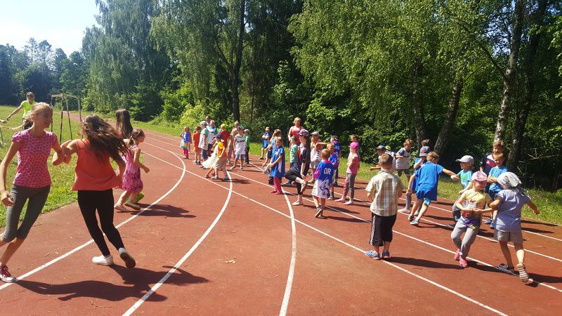  Vasariška Pivašiūnų gimnazijos pradinių klasių mokinių sporto šventė