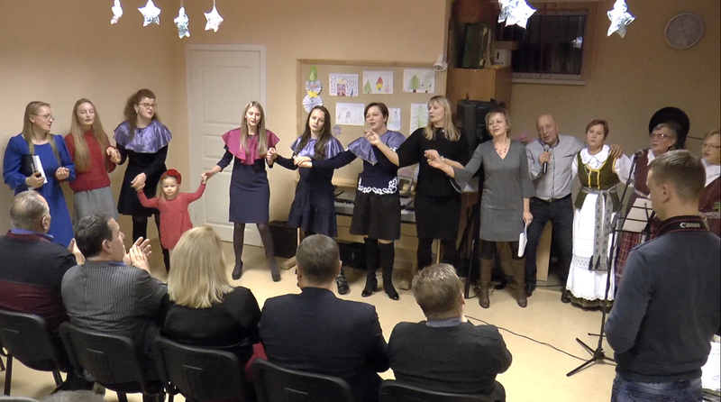 Mikalavo bendruomenės advento vakaronė su eglutės įžiebimu ir Kalėdų seneliu (video)