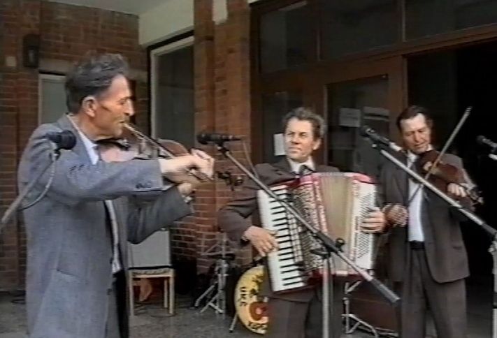  Kalesninkų kaimo muzikantai 2000 m. Simne (video)