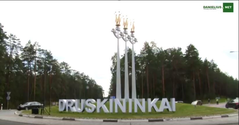  Iškilmingai atidarytas Druskininkų miesto riboženklis (video)