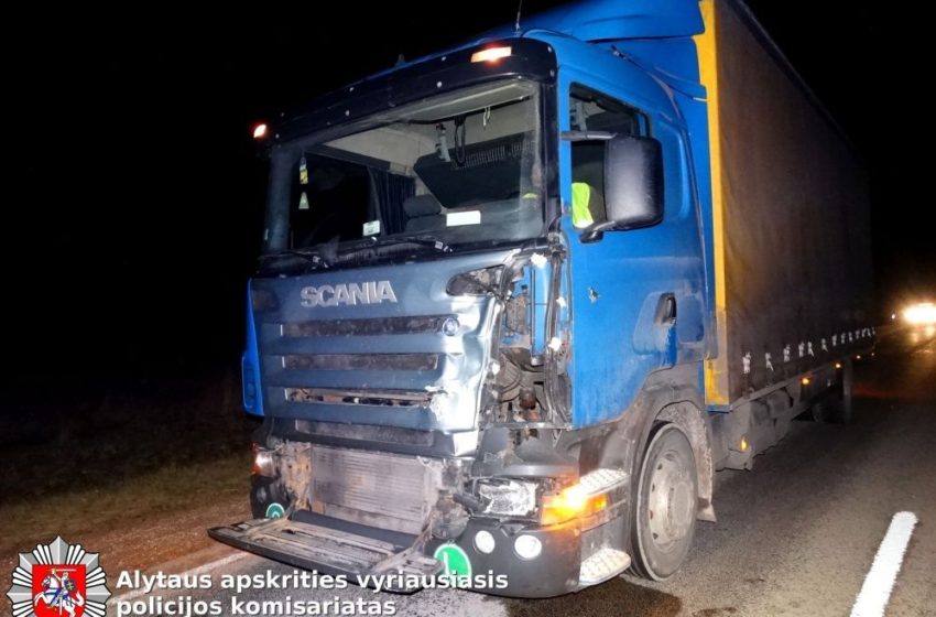  Naujųjų Valkininkų-Daugų kelyje sunkvežimis mirtinai sužalojo vyriškį