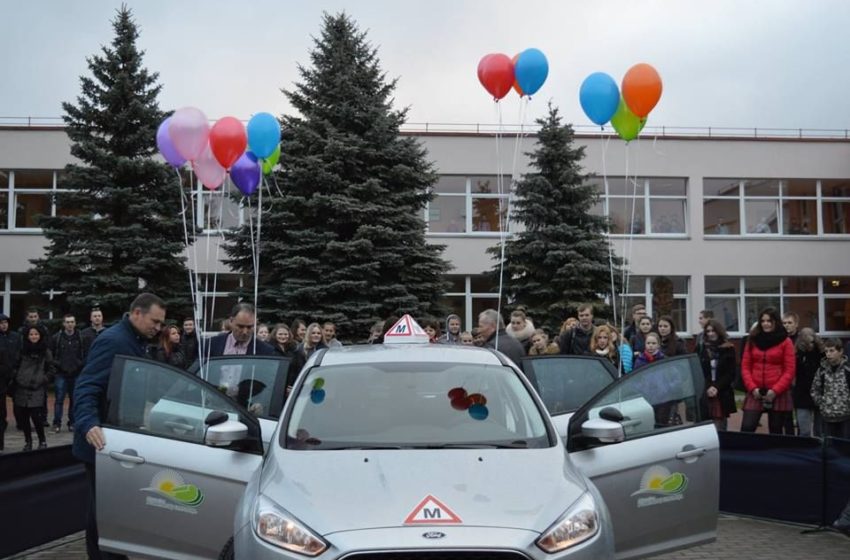  Butrimonių gimnazistai vairuos naujutėlaitį „Ford Focus“