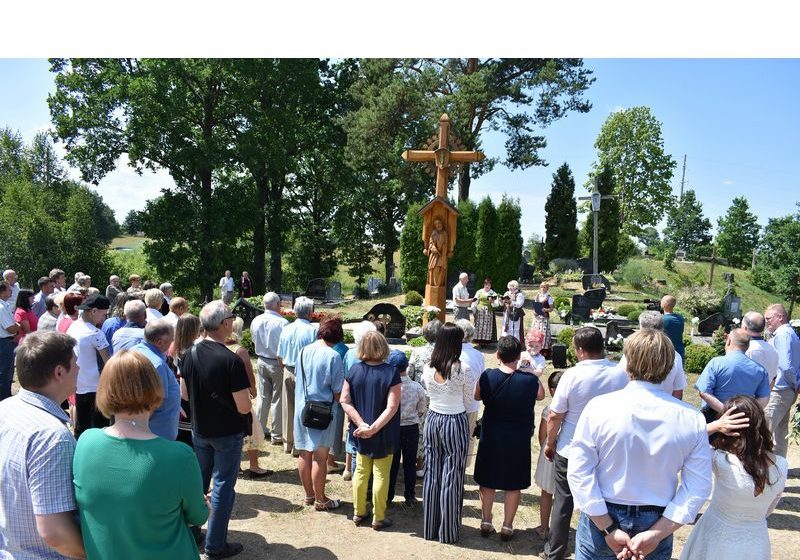  Meškasalio kaimo kapinėse pašventintas kryžius (foto+video)