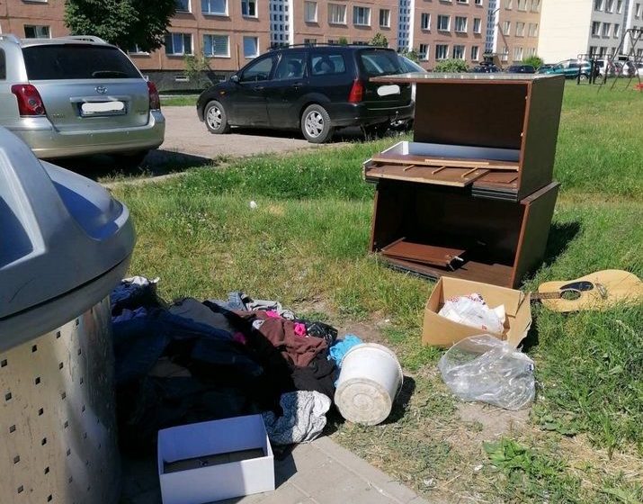  Už šiukšlinimą prie atliekų konteinerių – baudos be įspėjimo
