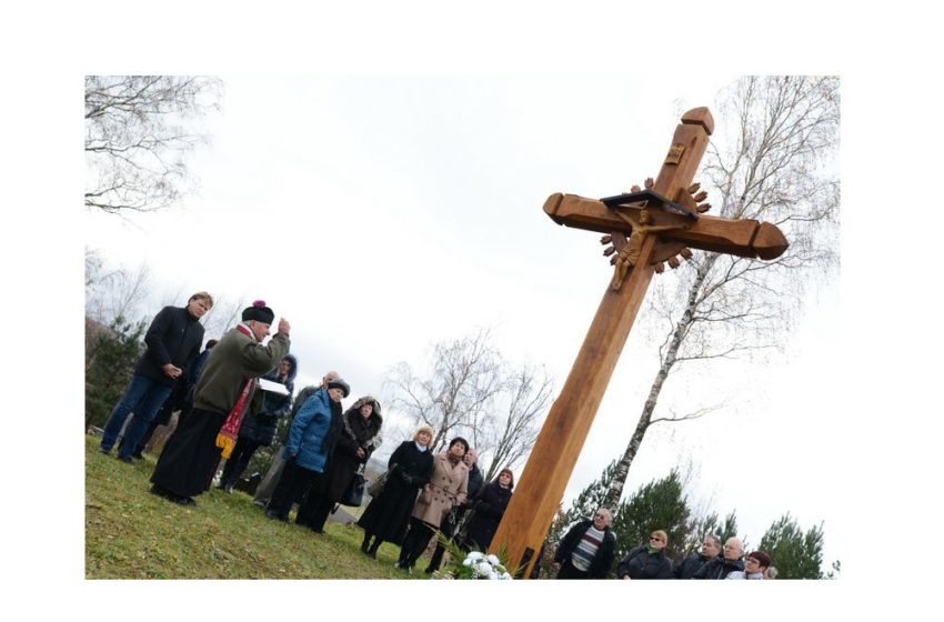  Švobiškių kaimo kapinėse pašventintas kryžius (foto+video)