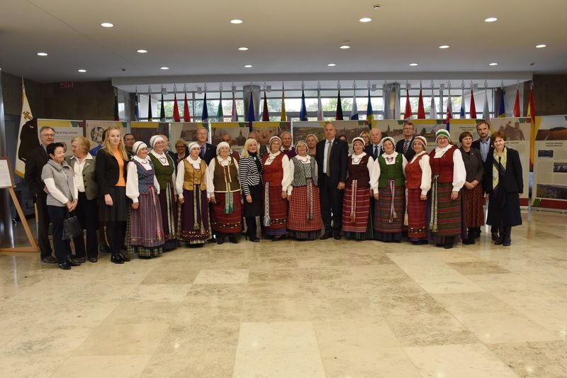  Seime atidaryta paroda Perlojos Respublikos 100-mečiui paminėti