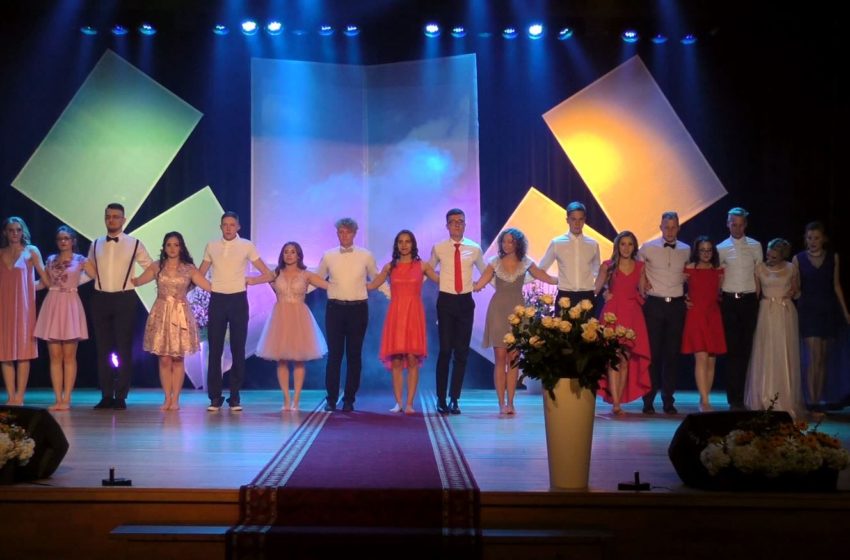 Daugų Vlado Mirono gimnazijos abiturientų išleistuvių šokis-2019 (video)