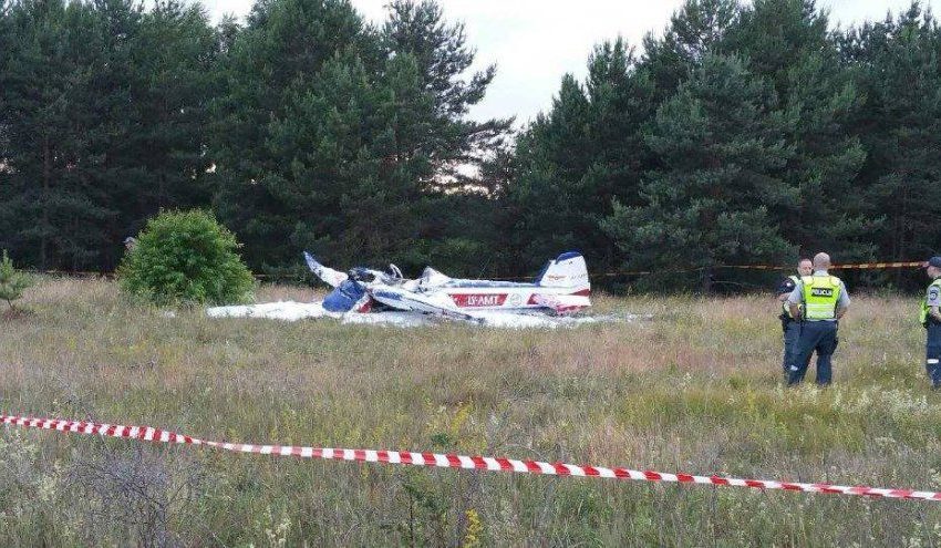  Alytaus aerodrome nukrito lėktuvas: atlikdamas akrobatinį triuką žuvo buvęs Seimo narys Vytautas Galvonas