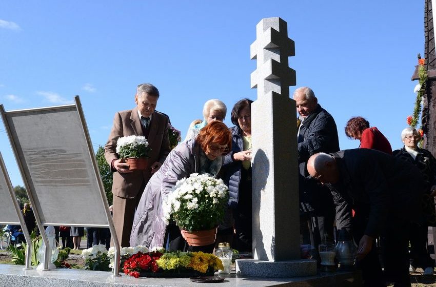  Mikalavo kaime pašventintas paminklinis kryžius žuvusiems partizanams (video+foto)