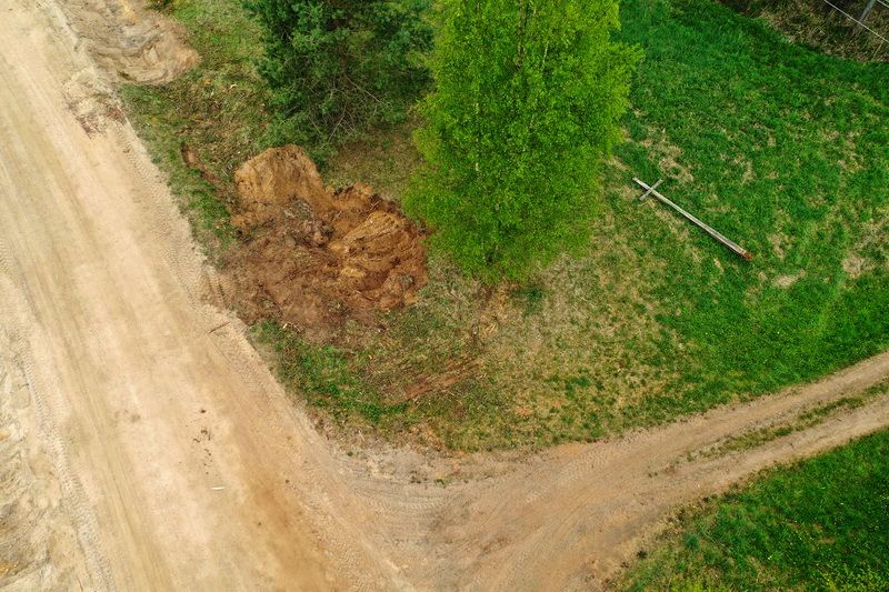  Dėl kelio rekonstrukcijos tenka trauktis ir senajam Meškučių kaimo kryžiui