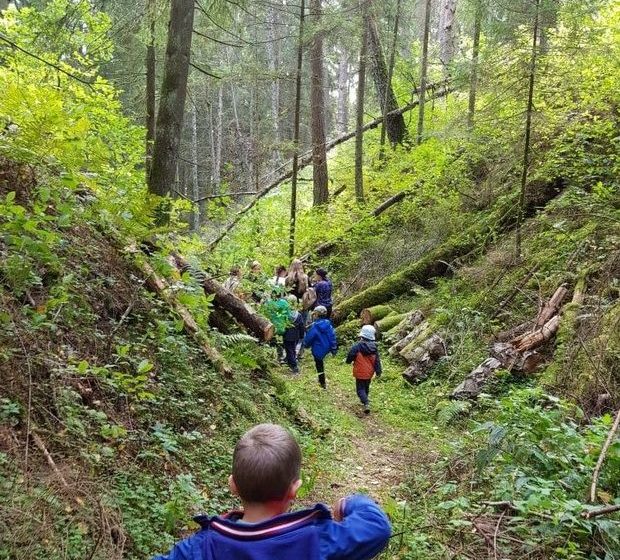  Alovės mokiniai  projekte ,,Sveikas kaip ridikas“