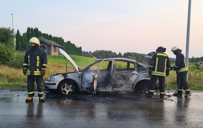  Prie Simno-Seirijų sankryžos žiedo sudegė Volkswagen automobilis (foto|)