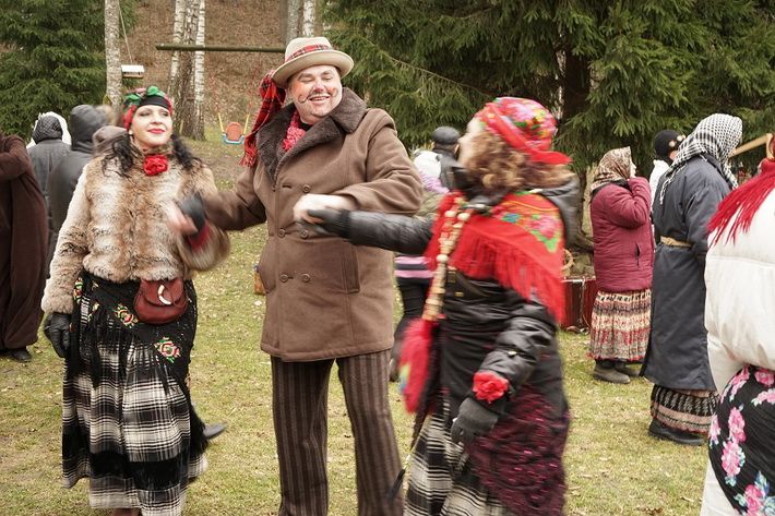  Pasiruoškime Užgavėnėms: kaukių gaminimo edukacija ir blynų receptas