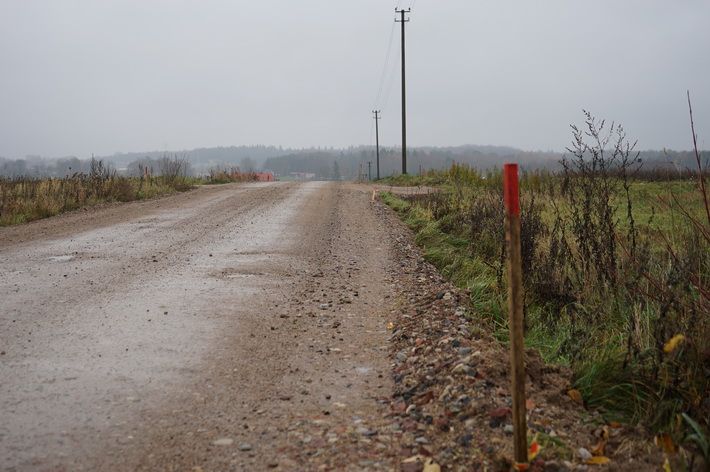  Nepastovūs orai stabdo žvyrkelių lyginimo darbus