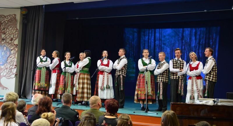  Butrimonių gimnazijos dainininkai viešėjo Dzūkijos partizanų dainų šventėje „Laisvės kelias“