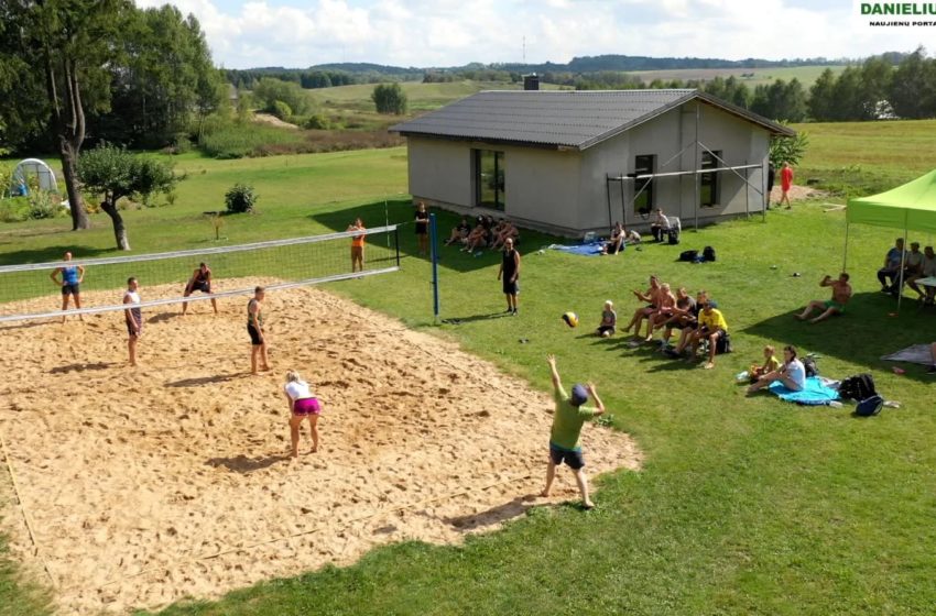  Užubaliai vasarą palydėjo tinklinio varžybomis (video)