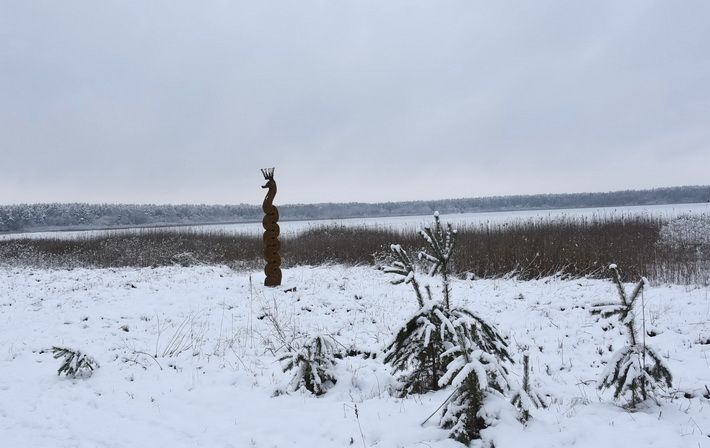  Glėbo ežero pakrantę puošia nauja „Žalčio Žilvino“ skulptūra