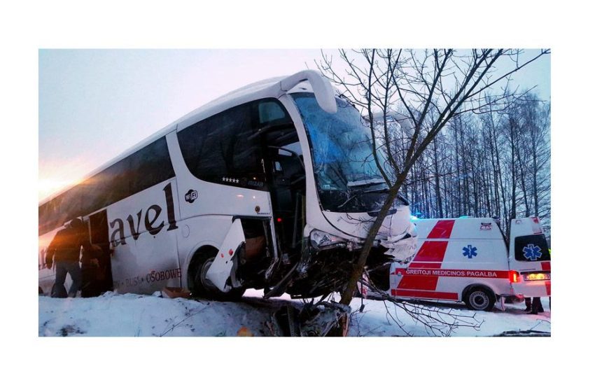  Netoli Alytaus nuo kelio nuvažiavo iš Lenkijos vykęs autobusas, sužeista 16 asmenų