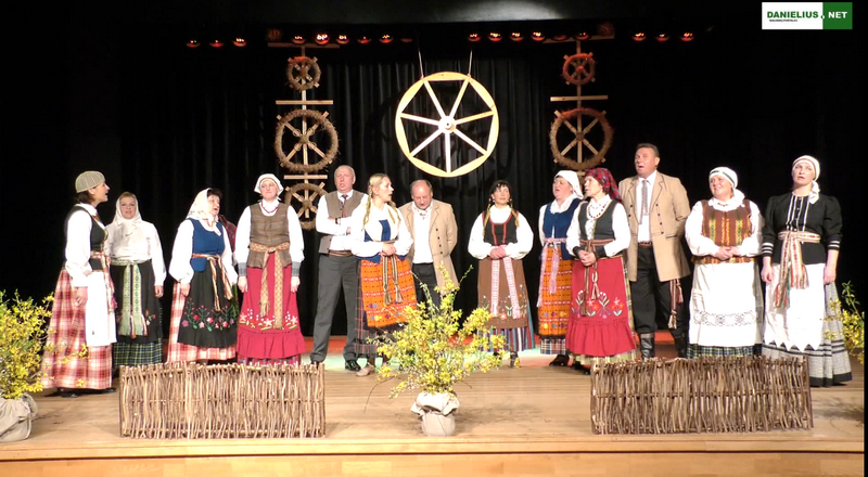  Daugų Vlado Mirono gimnazijos mokytojų folkloro ansamblis (2 video)