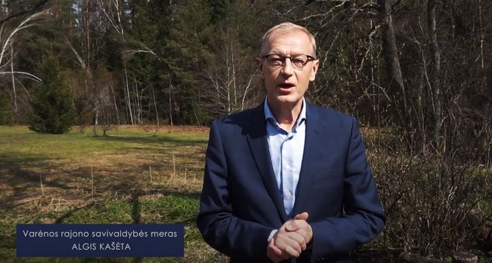  Varėnos rajono meras Algis Kašėta sveikina medikus (video)