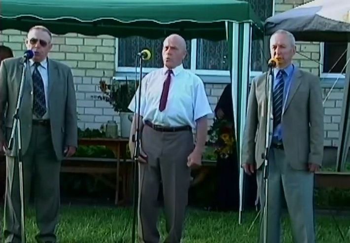  Rumbonių krašto vyrų trio dainavo Luksnėnuose 2009 m. Vlado Krušnos archyvas (video)
