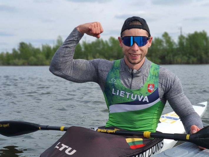  Meras A. Vrubliauskas sveikina olimpietį M. Maldonį iš Daugų