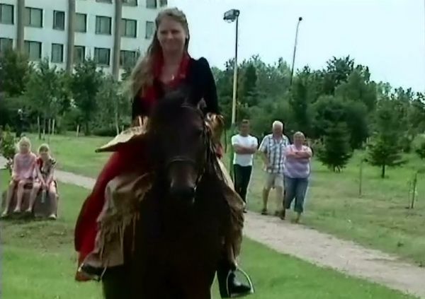  2009 m. Simne atidaryta Lietuvos Tūkstantmečio Ąžuolų alėja. Vlado Krušnos archyvas (video)