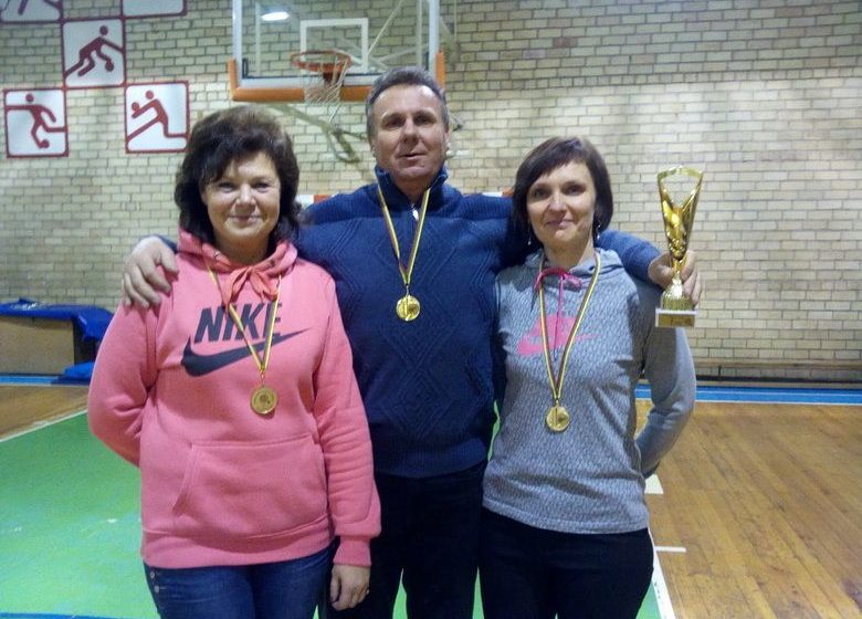  Daugų seniūnijos smiginio varžybų čempionai – Daugų Vlado Mirono gimnazija