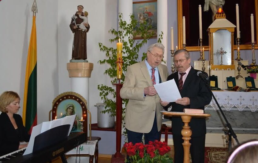  Babriškių bažnyčioje Virgilijus Noreika giedojo kartu su Antanu Laugaliu (video)