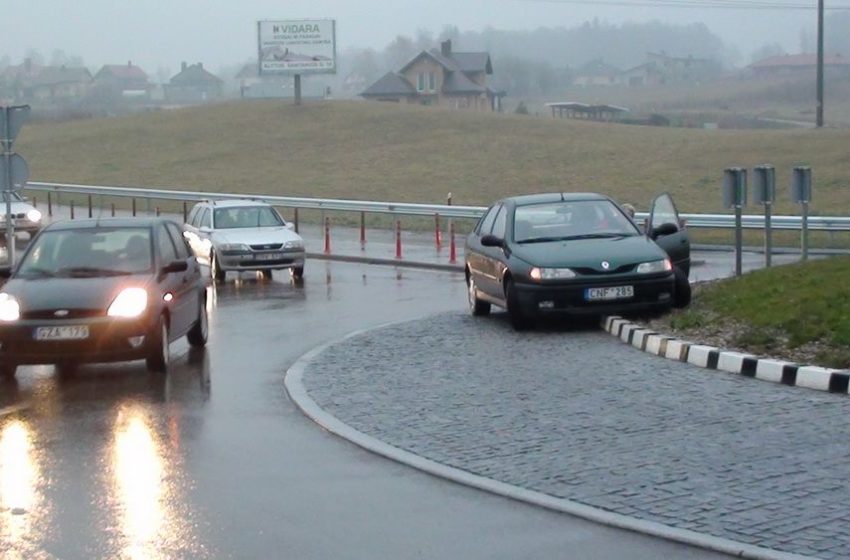  Prapliupo lietus ir pasipylė smulkūs eismo įvykiai