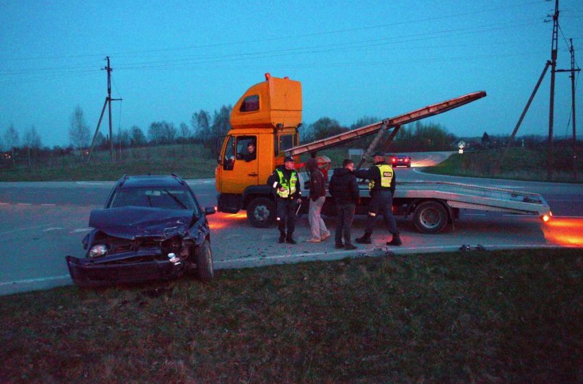  Prie Daugų degalinės susidūrė du Volkswagenai (foto)