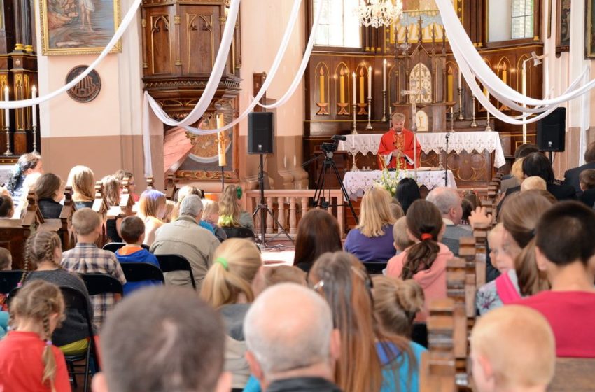  Alytaus rajono gausių šeimų konferencija Nemunaičio bažnyčioje (foto+video)