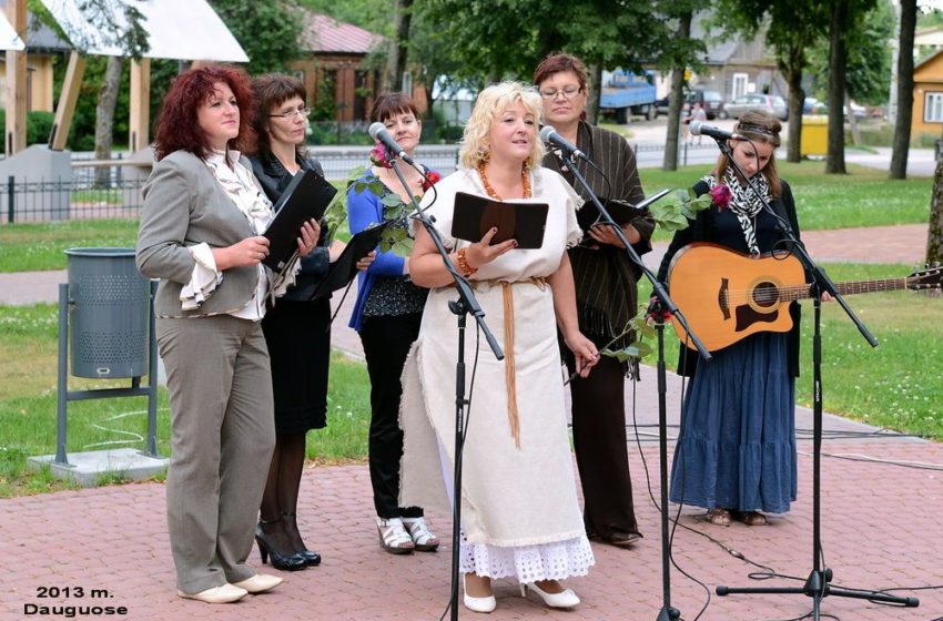  Dauguose startavo tarptautinė meno savaitė. Pirmasis poezijos vakaras “Tau vėjai atveria vartus” (foto+video)