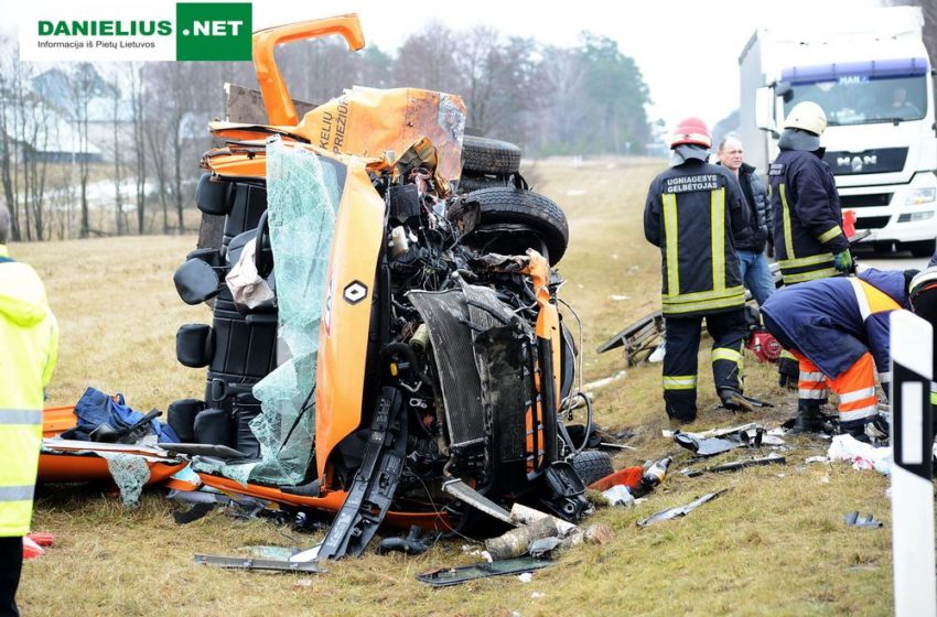  Kraupi avarija Vazgirdonių kaime, Naujųjų Valkininkų-Daugų-Alytaus kelyje (foto)