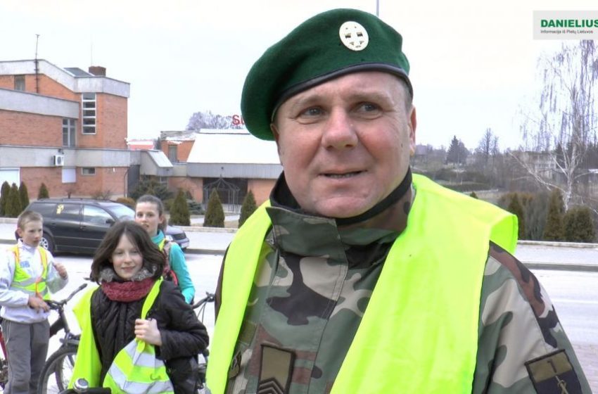  Daugų šauliai dviračiais aplankė partizano V. Voverio-Žaibo žūties vietą (video)