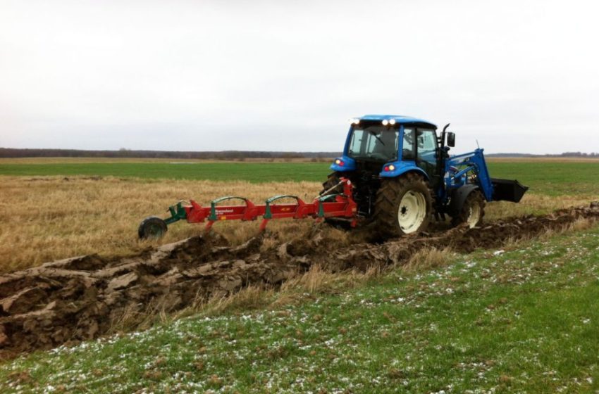  Talokių kaime žuvo traktorininkas