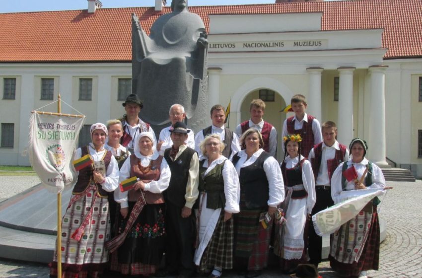  Alovės folkloro ansambliai dalyvavo tautinio kostiumo eitynėse Vilniuje (foto)