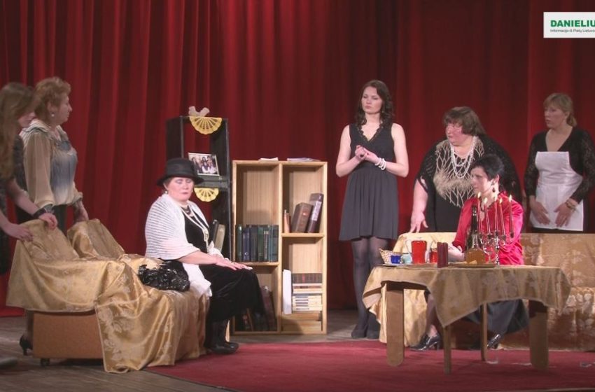  Žilinų teatro spektaklis “8 mylinčios moterys” (video)