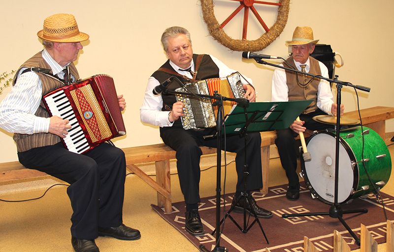  Šiandien Luksnėnuose  – tradicinė kaimo muzikantų šventė-varžytuvės (video+plakatas)