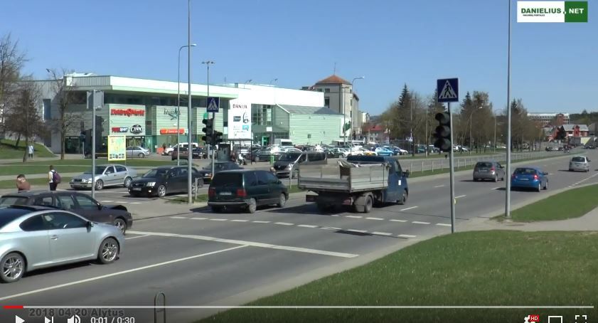 Alytuje prie IKI perėjos Mazda įvažiavo į Citroen automobilio galą (video)