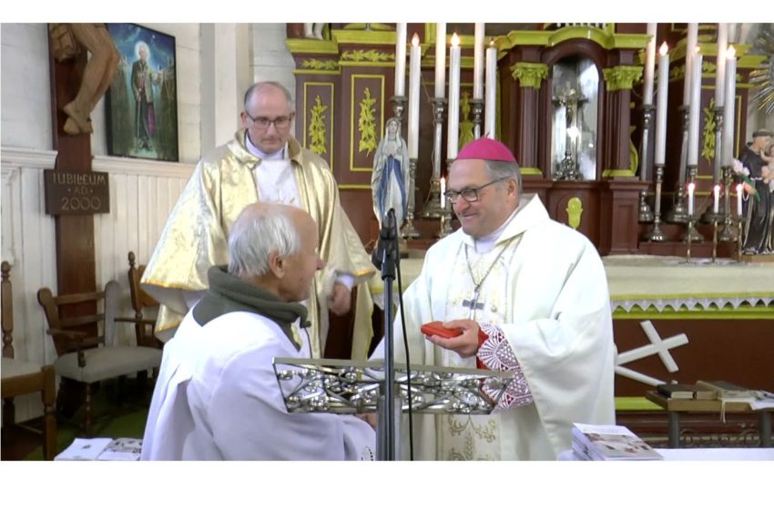  Vyskupas laikė Šv.Mišias už Alovės bažnyčios pakeistą stogą (video)