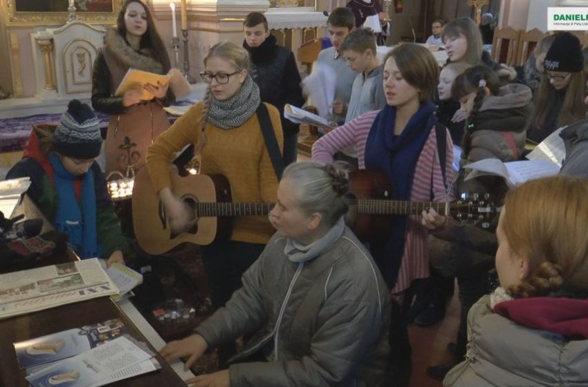  Alytaus šv.Angelų Sargų bažnyčios jaunimo choras (video)