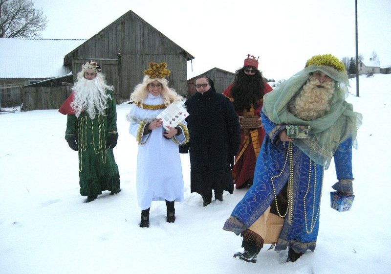  Rumbonių parapijos žmones aplankė Trys Karaliai ir Žvaigždė (foto+video)