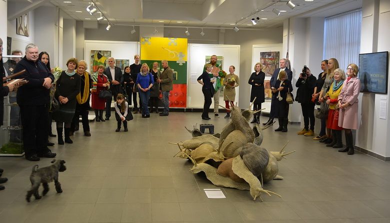  Apie faktus ir mitus – Varėnoje atidarytoje šiuolaikinių menininkų kūrybos parodoje (foto)