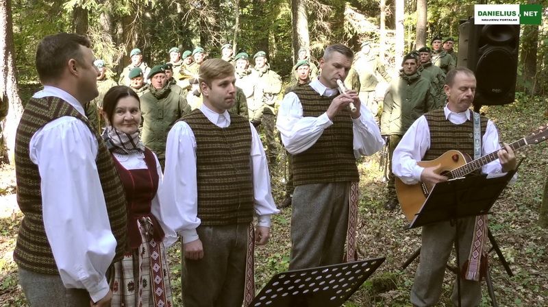  Partizaniškas dainas dainuoja Alytaus rajono savivaldybės kultūros centro darbuotojai (video)