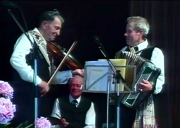  Vlado Krušnos archyvuose muzikantų Algimanto Ramanausko ir Petro Kričenos pagerbimas-2012 (video)