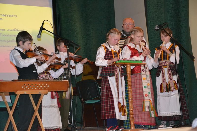  Pivašiūnų gimnazija šventė Lietuvos Nepriklausomybės Atkūrimo dieną