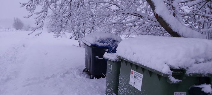  Atliekos tvarkomos ir per pūgą, bet prašome kantrybės ir supratimo