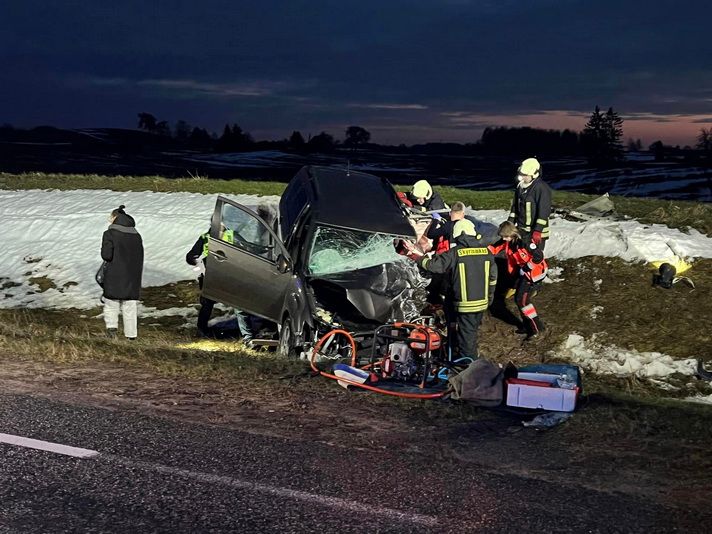  Skaudus autoįvykis Alytaus – Daugų kelyje ties Alovės kryžkelėmis (foto)