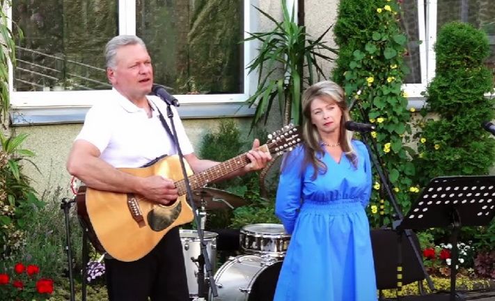  Dainuoja Asta Katauskaite ir Arūnas Zeziulevičius (video)